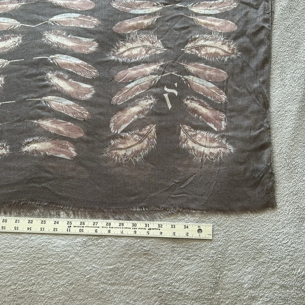 Simply Vera | Womens Oversized Feather Print Shawl/Scarf w/ Fringe - Size OS - Picture 9 of 11